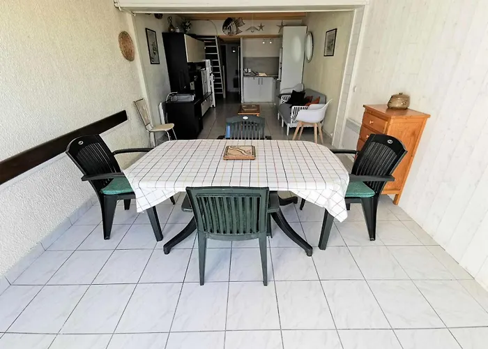 Marina - 3 Pieces 6 Couchages Port Mae-5644 *